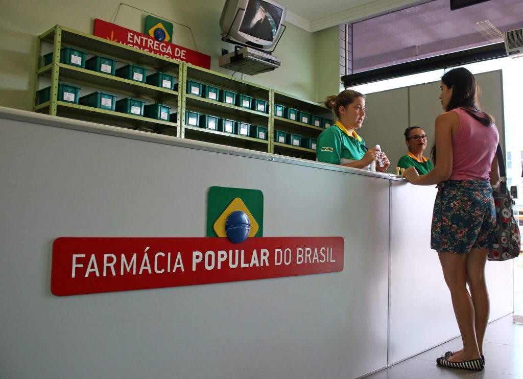 Gastos com medicamentos representaram 33,7% das despesas de saúde das famílias brasileiras em 2021, segundo IBGE.